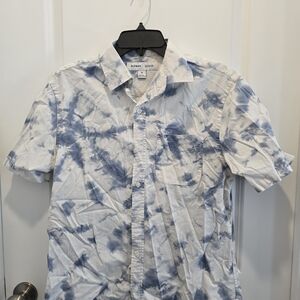 Old Navy Men's Blue and White Tie-Dye Shirt